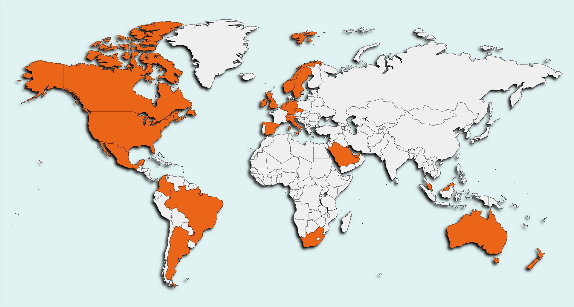 Mapa del mundo con fondo azul claro, donde varios países están resaltados en color naranja. Los países destacados incluyen Australia, Hong Kong, Malasia, Nueva Zelanda, Singapur, Bélgica, República Checa, Alemania, Irlanda, Italia, Países Bajos, Noruega, España, Suecia, Suiza, Reino Unido, Argentina, Colombia, Brasil, México, Canadá, EE. UU., Qatar, Arabia Saudita, Sudáfrica y Emiratos Árabes Unidos. Los demás países están en color blanco.